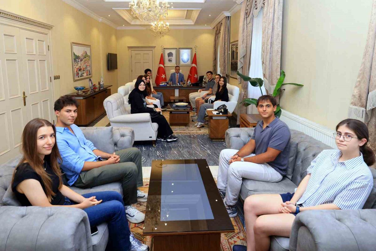 Vali Akbıyık: Türkiye Yüzyılı başarılı gençlerimizin sayesinde inşa edilecek
