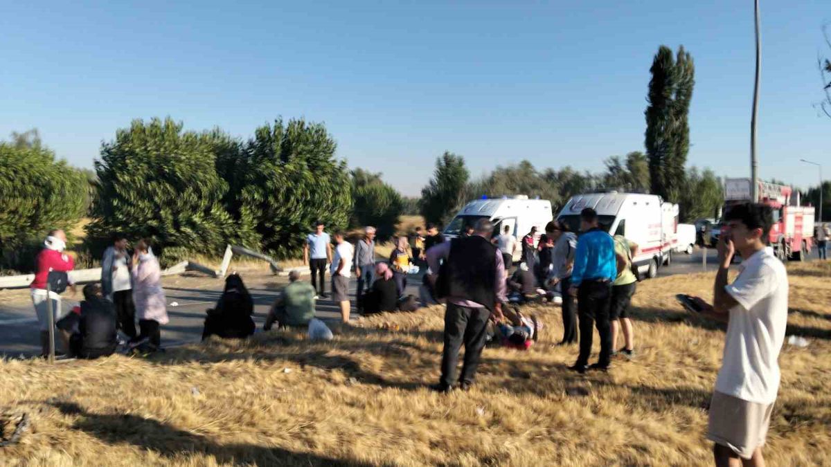 Afyonkarahisar'da Yolcu Otobüsü Devrildi: Çok Sayıda Yaralı
