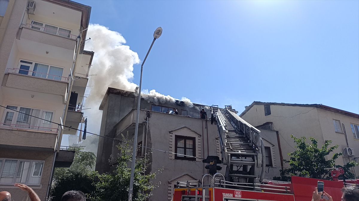 Amasya'da çatı yangını kontrol altına alındı