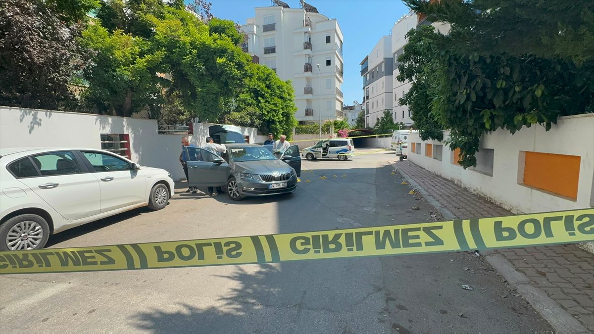 Antalya'da Park Halindeki Araca Silahlı Saldırı: 1 Ölü