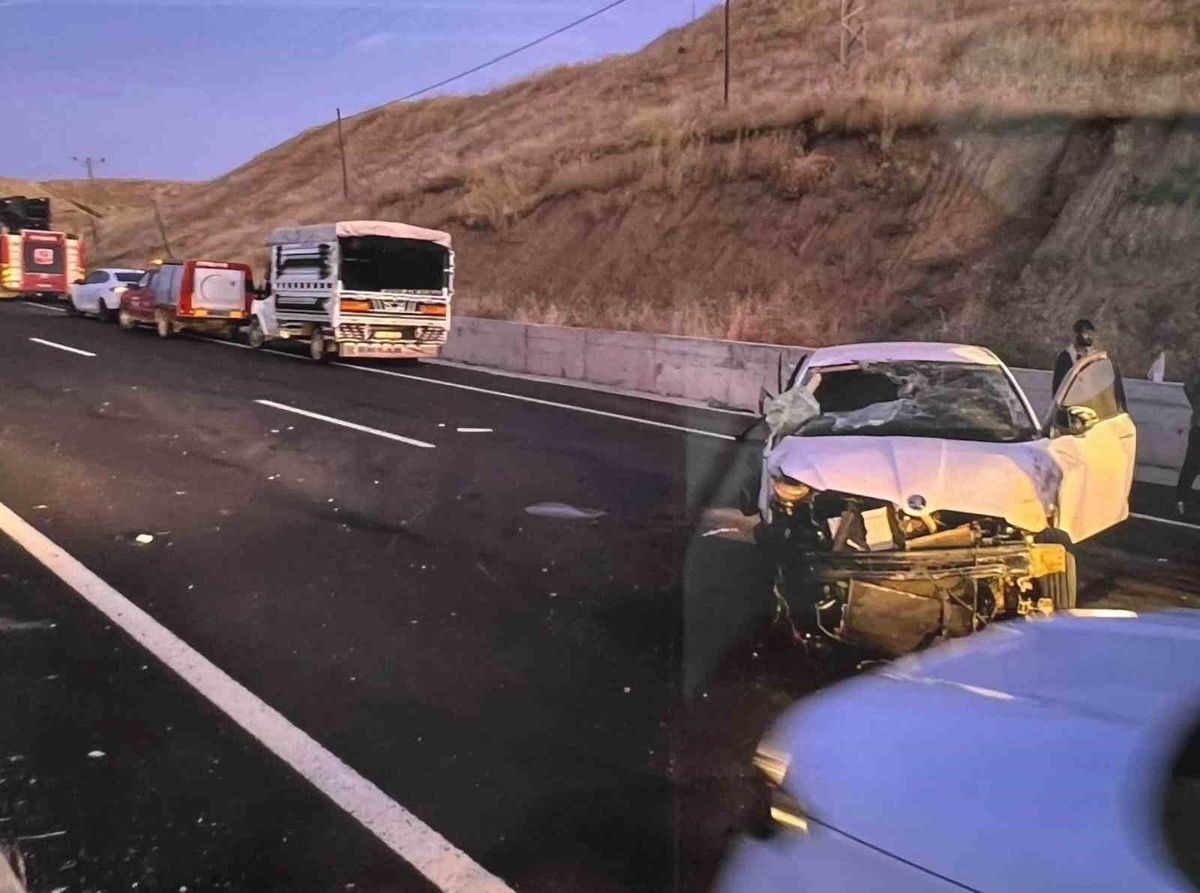 Kozluk'ta Takla Atan Otomobilde 6 Yaralı