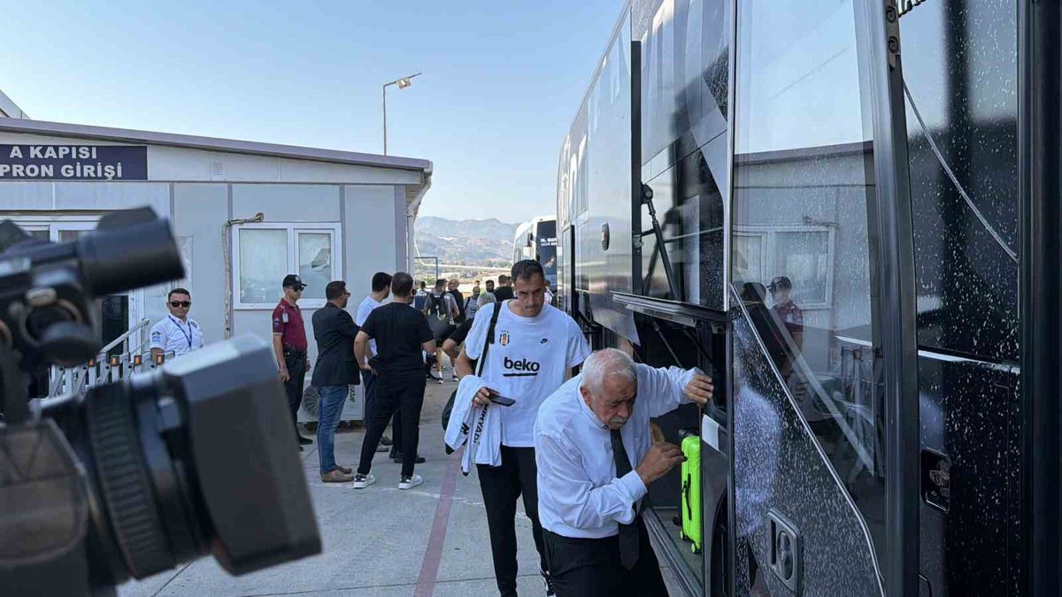 Beşiktaş Alanya'ya geldi, taraftar coşkusu