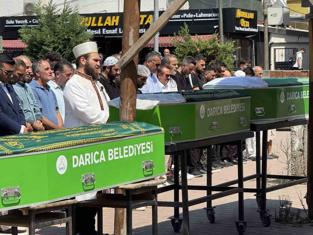 Kocaeli'de Üç Kardeş Son Yolculuğuna Uğurlandı