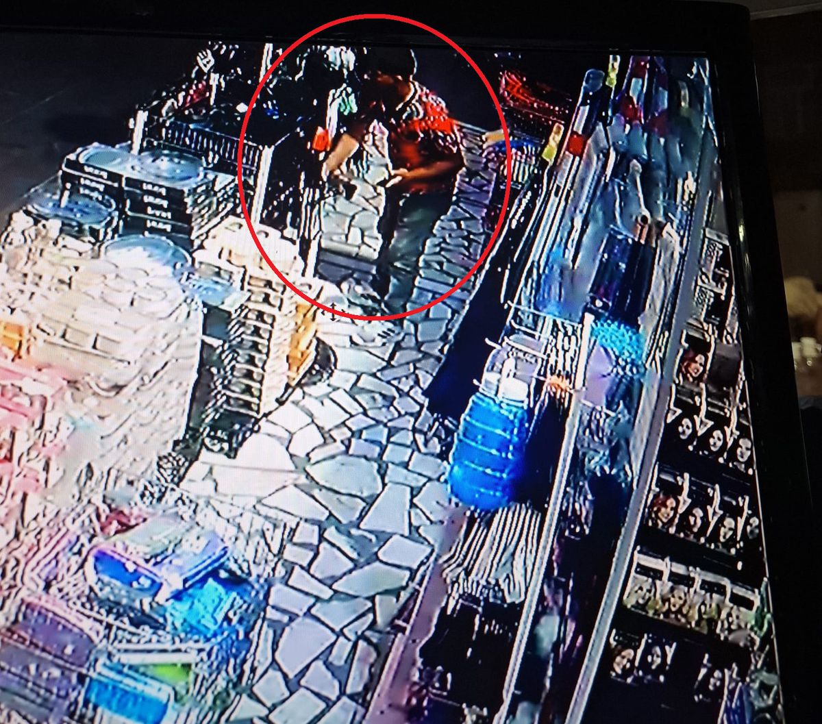 Marketten 2 gün üst üste vantilatör hırsızlığı kamerada