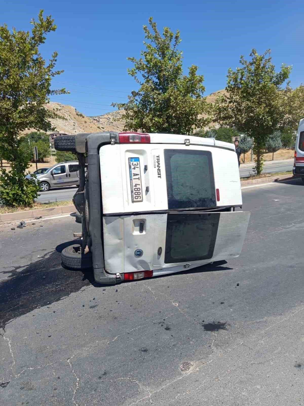 Silvan'da Trafik Kazası: 2 Yaralı