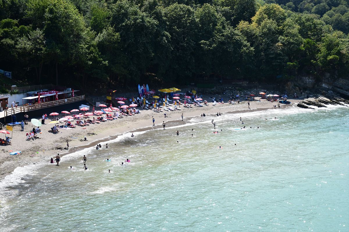 Akçakoca'da Sıcak Havaya Deniz Molası