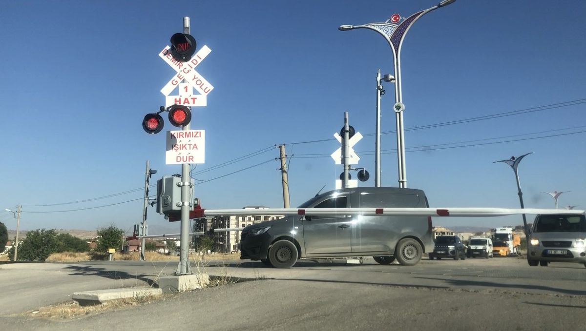 Elazığ'da Bariyer İhlali Kamerada