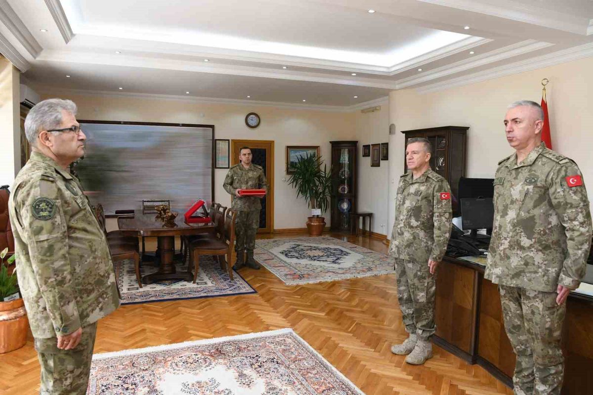 Kara Kuvvetleri Komutanı Tokel, 3'üncü Ordu Komutanlığında Devir Teslim Törenine Katıldı