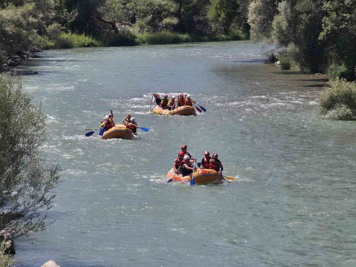 Çoruh'ta Nefes Kesen Rafting Yarışları