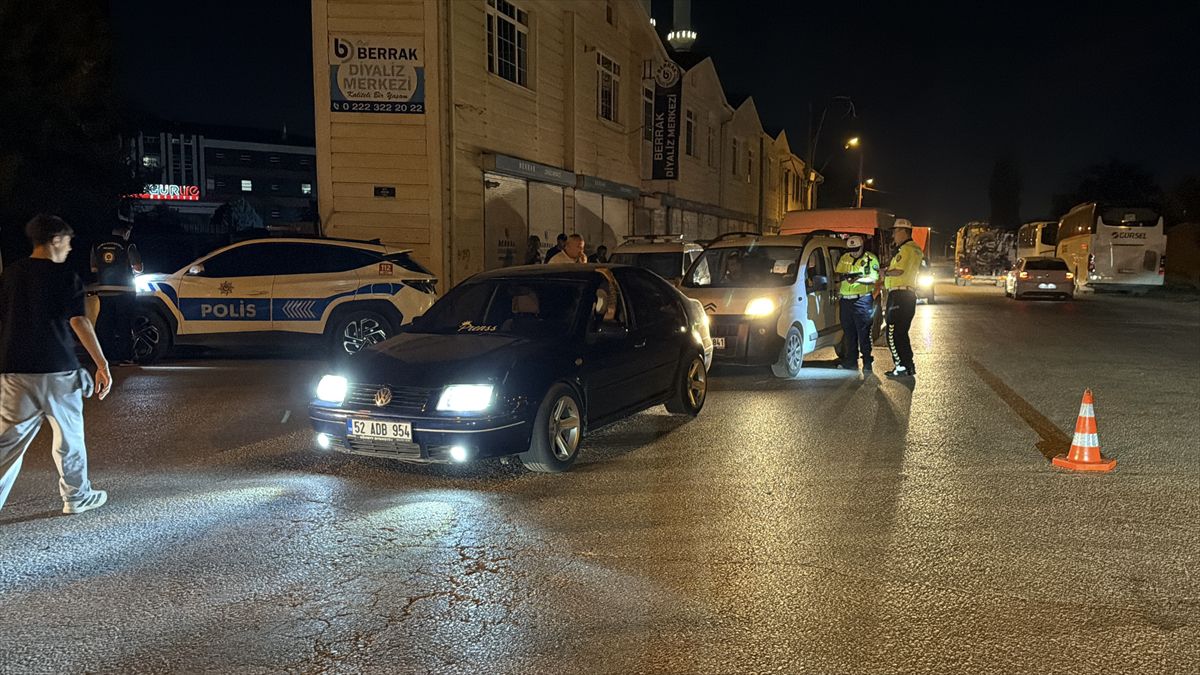 Eskişehir'de asayiş uygulaması: 4 yıl cezalı yakalandı, 2 düzensiz göçmen tespit edildi