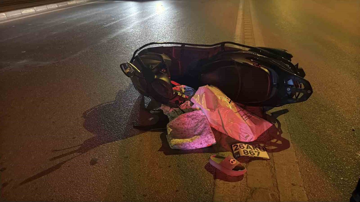 Eskişehir'de Ehliyetsiz Sürücünün Motosiklet Kazası: 2 Yaralı