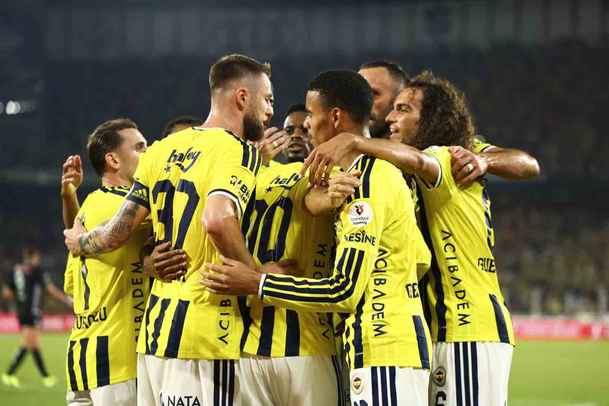 Fenerbahçe İlk Galibiyetini Konyaspor'u 4-2 Yenerek Aldı