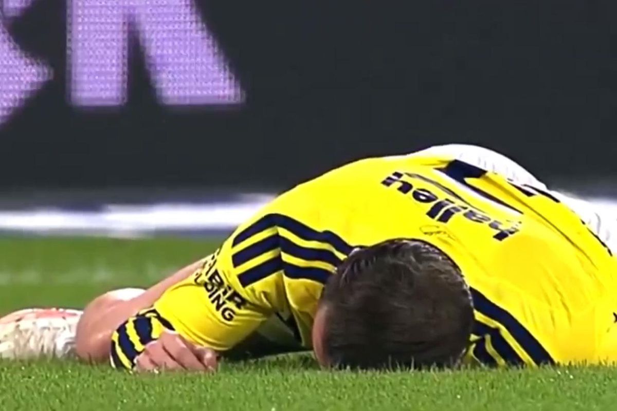 Fenerbahçe'de korkutan sakatlık! Sahadan sedyeyle ayrıldı