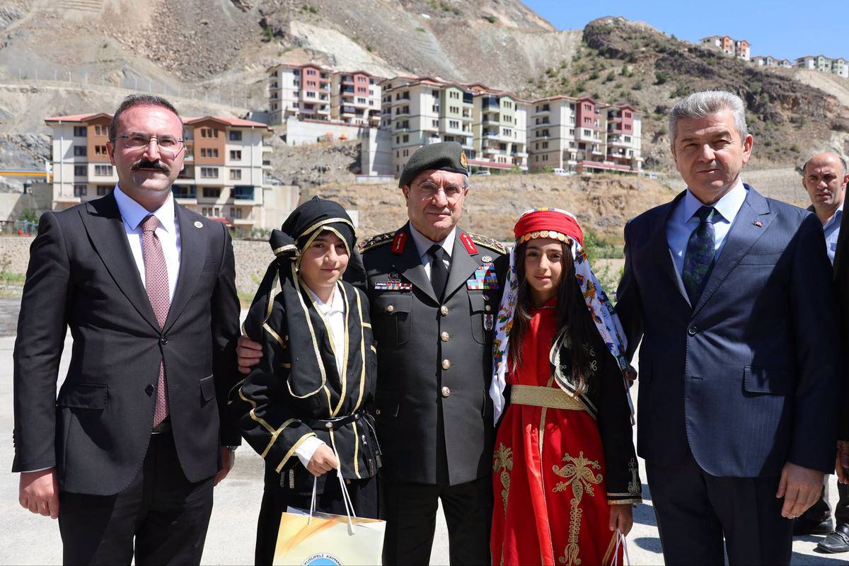 Genelkurmay Başkanı Bayraktaroğlu, memleketi Artvin'de
