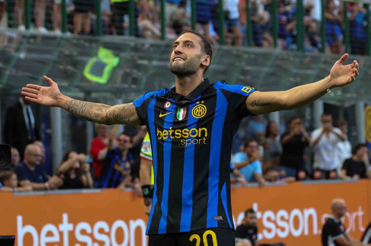 Hakan Çalhanoğlu'nun golüyle Inter, Monza'yı 4-1 yendi
