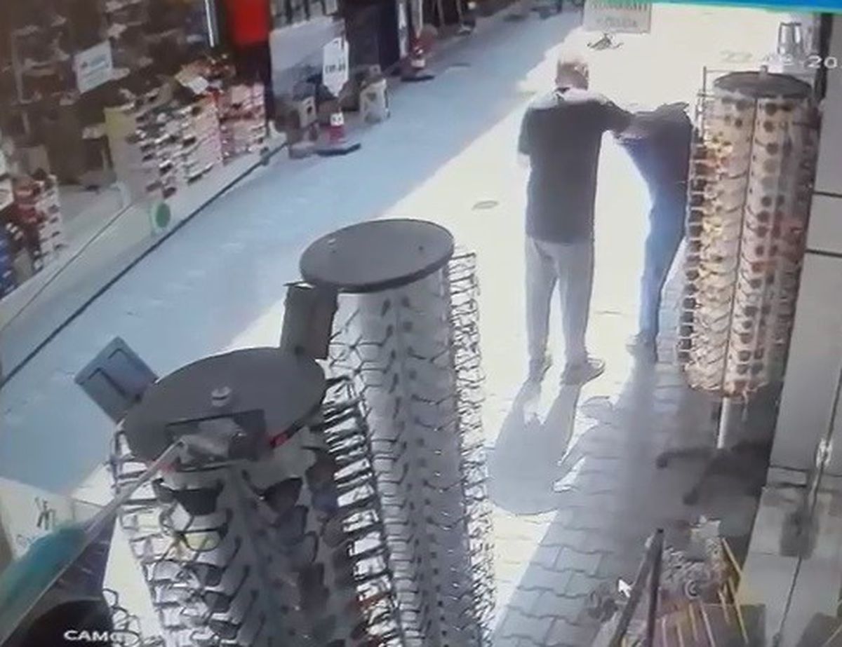 Bursa'da Sakız Boğazına Kaçan PTT Kuryesi Heimlich Manevrasıyla Kurtuldu