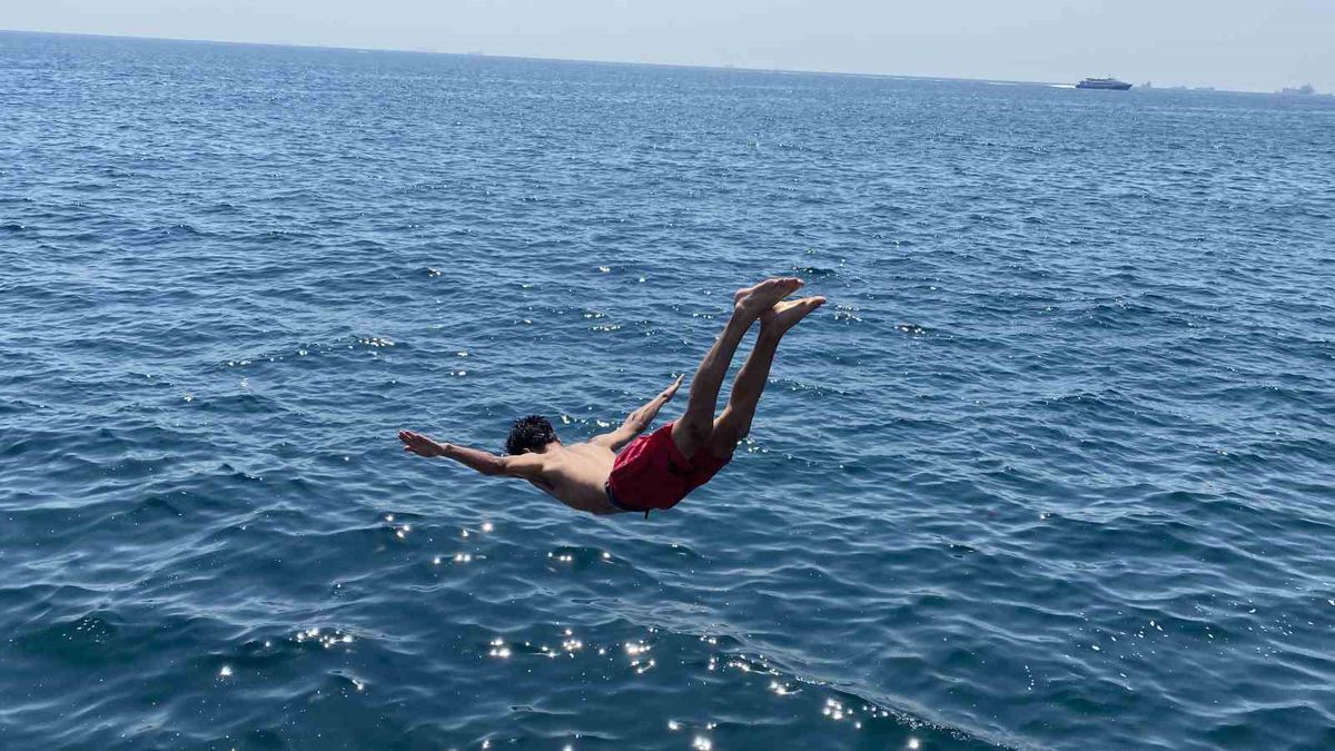 İstanbul'da sıcak hava Sarayburnu'na akın ettirdi