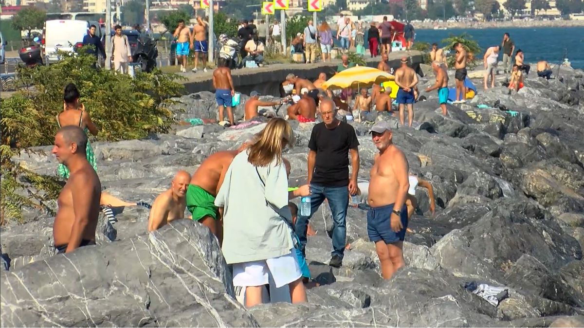 İstanbul'da Sıcak Havada Sarayburnu'nda Serinleme Keyfi
