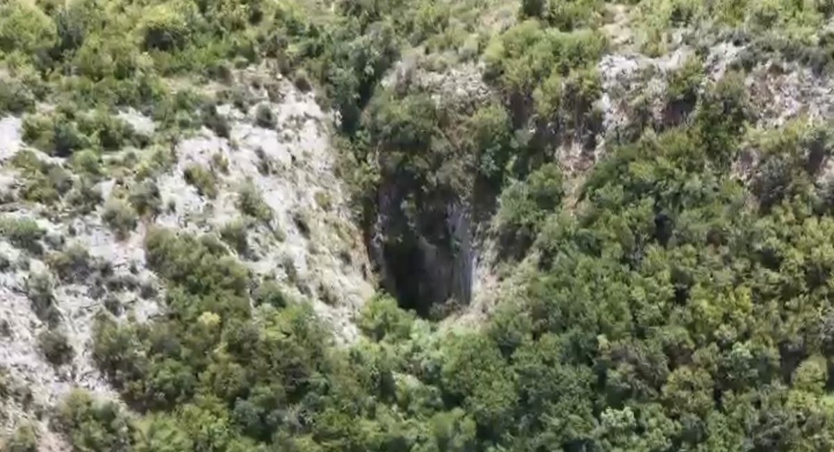 Bartın'daki 147 Metrelik Kadı Harmanı Kokurdanı Dronla Görüntülendi