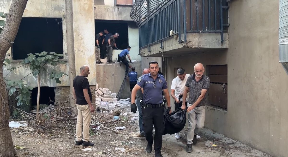 Kadıköy'de Metruk Binada Ceset Bulundu