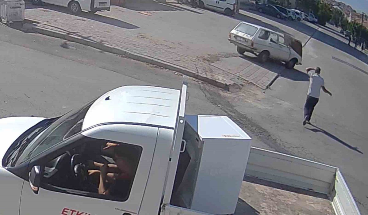 Karaman'da feci kaza: 4 yaralı, sürücü aracının peşinden koştu