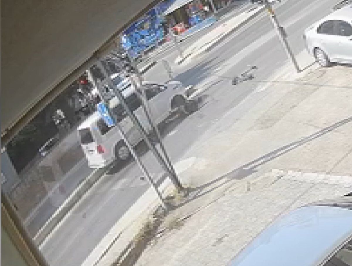 Kartal'da Minibüs Skutere Çarptı: Sürücü Ağır Yaralandı