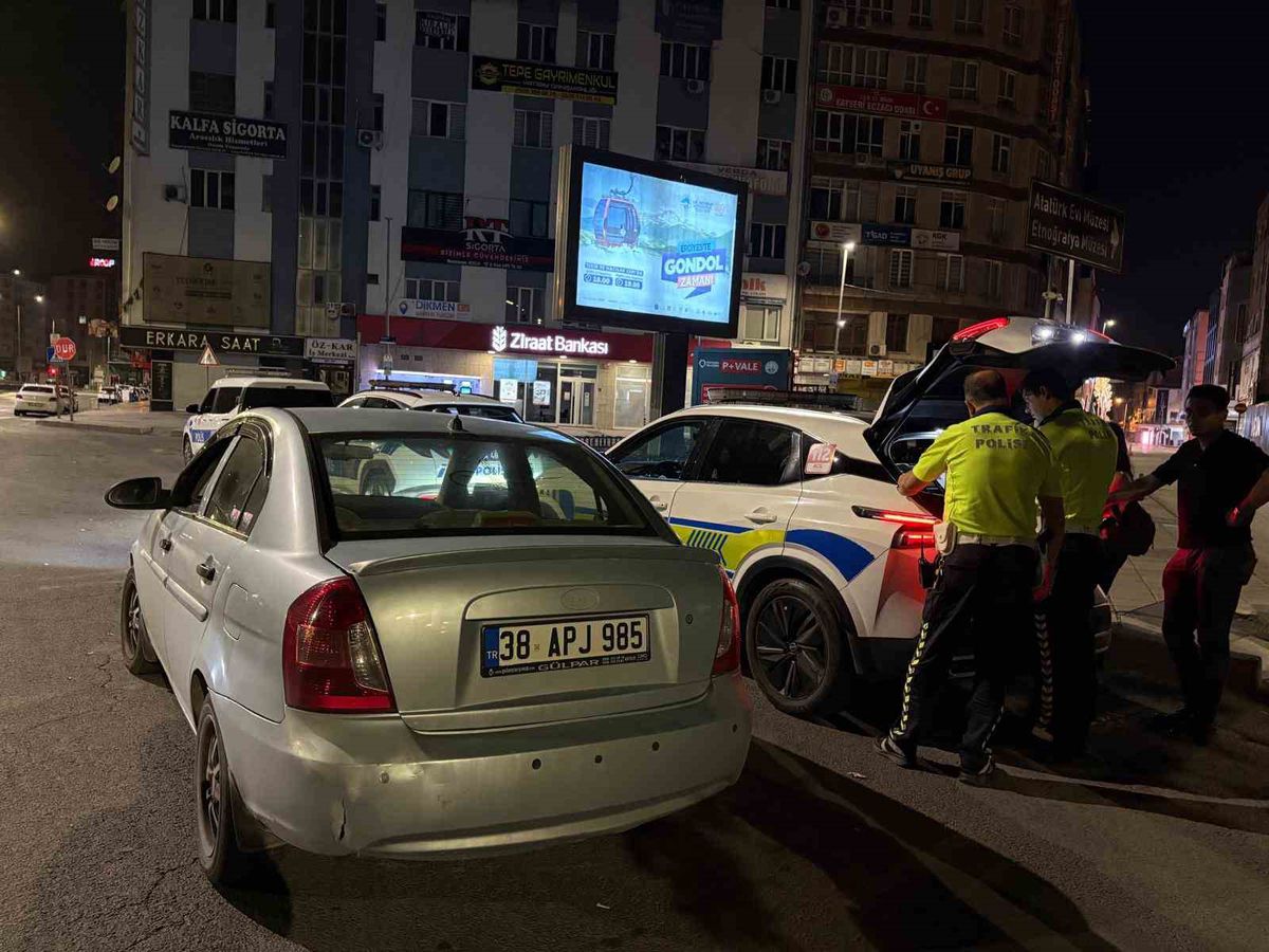 Kayseri'de Korsan Taksi Operasyonu: 100 Bin TL Ceza ve Uyuşturucu Ele Geçirildi