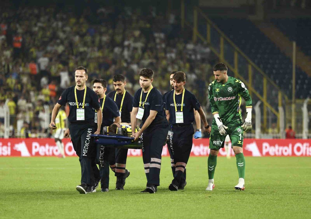Kerem Aktürkoğlu maçta sakatlandı
