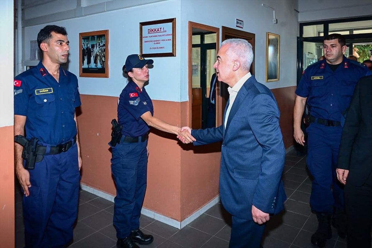Kırklareli Valisi Babaeski'de Jandarma Komutanlığını Ziyaret Etti