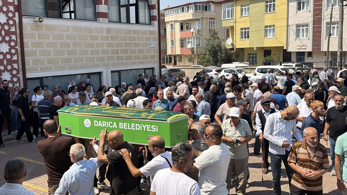 Darıca'da Sahilde Ölü Bulunan Üç Kardeş Toprağa Verildi