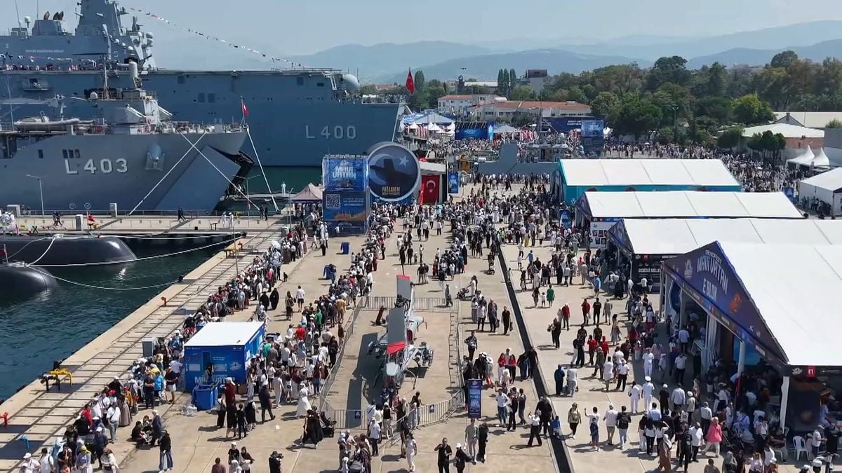 TEKNOFEST Mavi Vatan'da Yoğun İlgi: Ziyaretçiler TCG Anadolu İçin Sıraya Girdi