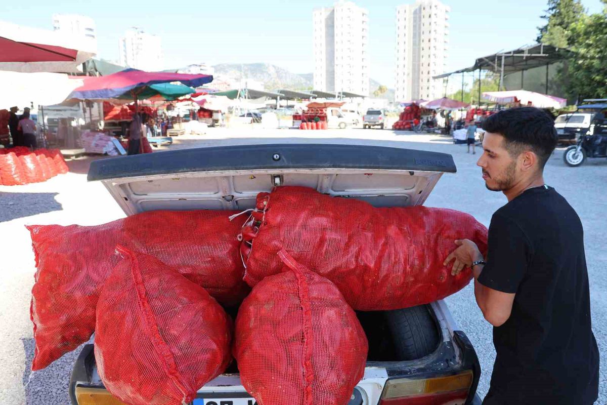 Kozan'da Salçalık Biber Sezonu: Torosların Çuvallı Görüntüleri
