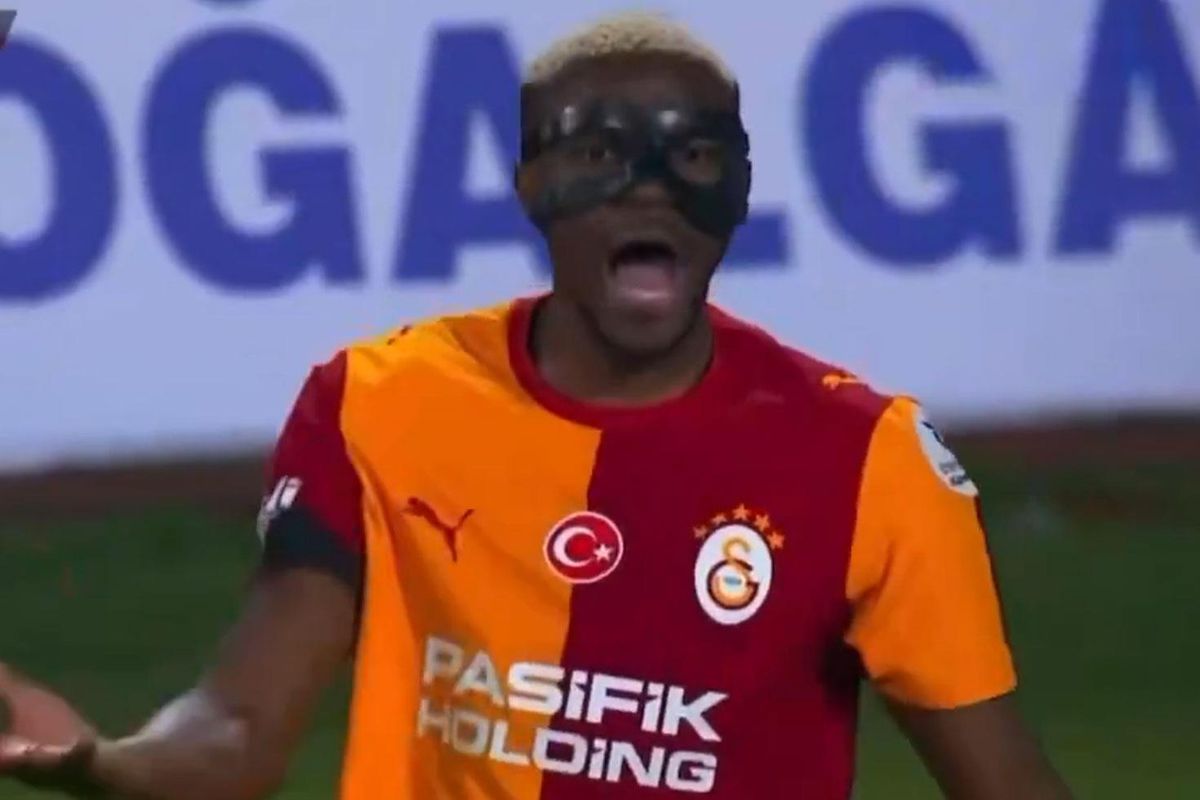 Osimhen yine bomba gibi! Milli yıldızı fena azarladı