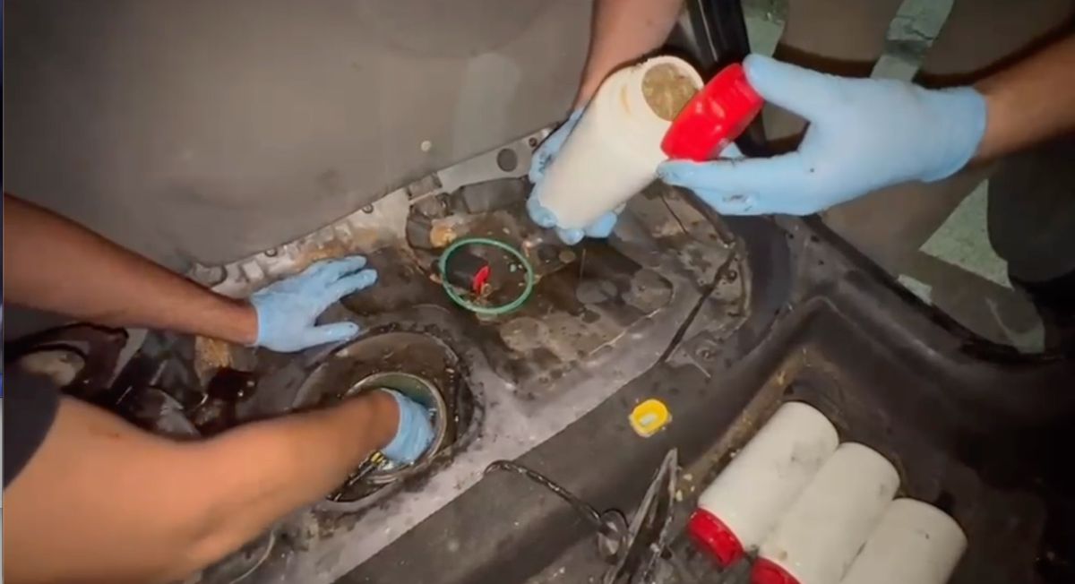 İzmit'te yakıt deposunda 6,5 kilogram esrar ele geçirildi