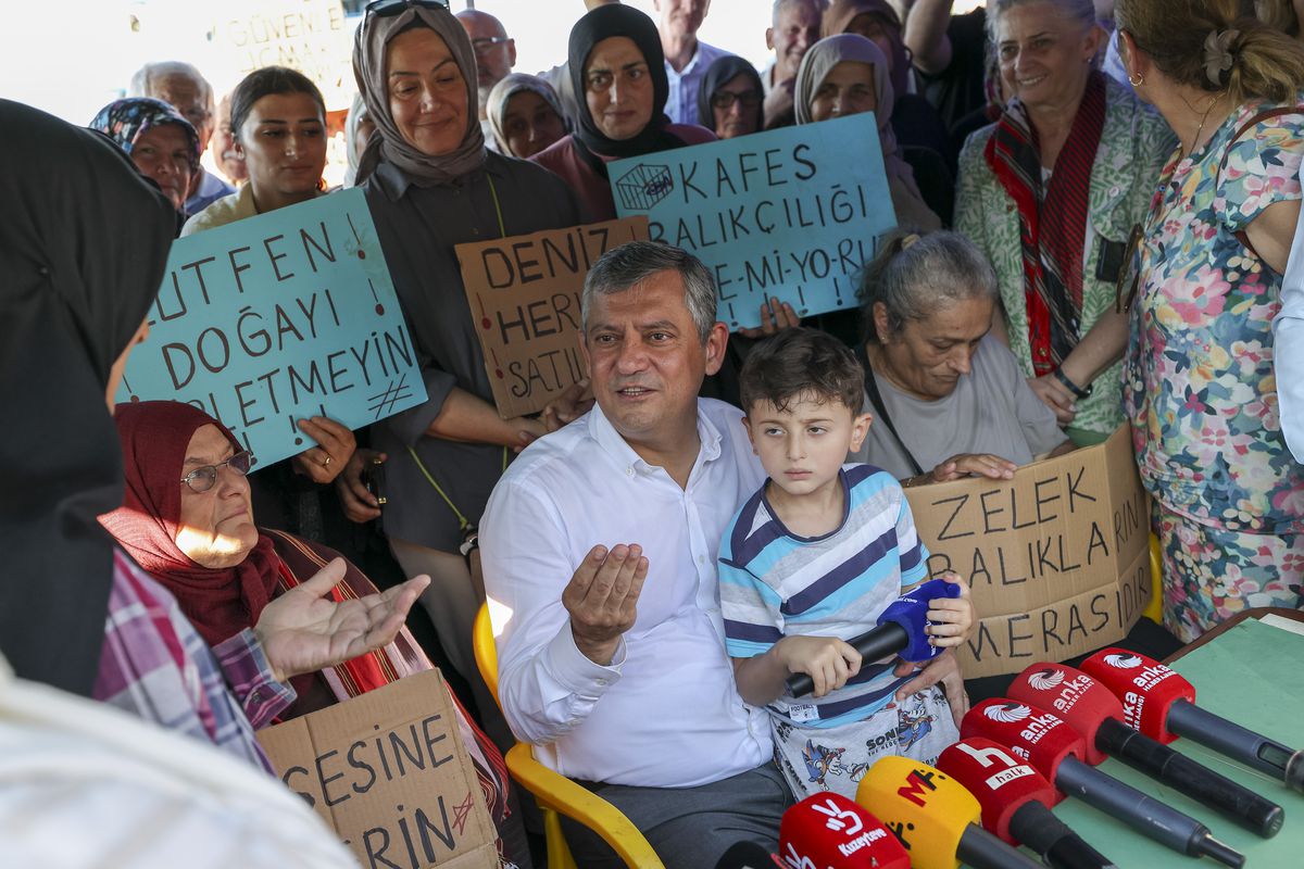 Özgür Özel'den Rize'de Kafes Balıkçılığı Tepkisi: 'ÇED Raporu Hileyle Alınmış'