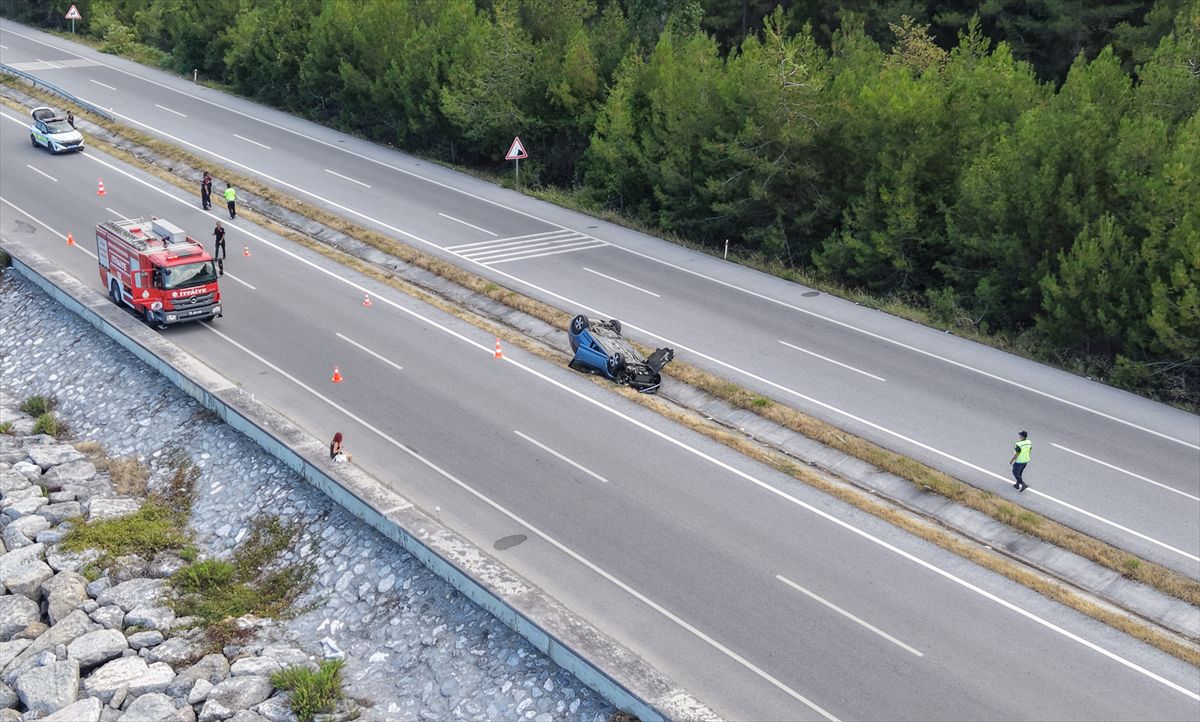 Yakakent'te Takla Atan Otomobilde 3 Kişi Hafif Yaralandı