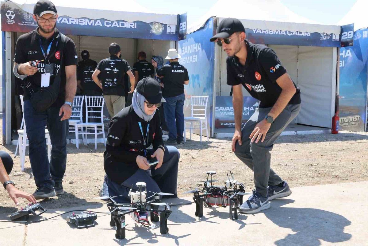 Siirt'te Savaşan İHA ve Avcı Dron Heyecanı Başladı