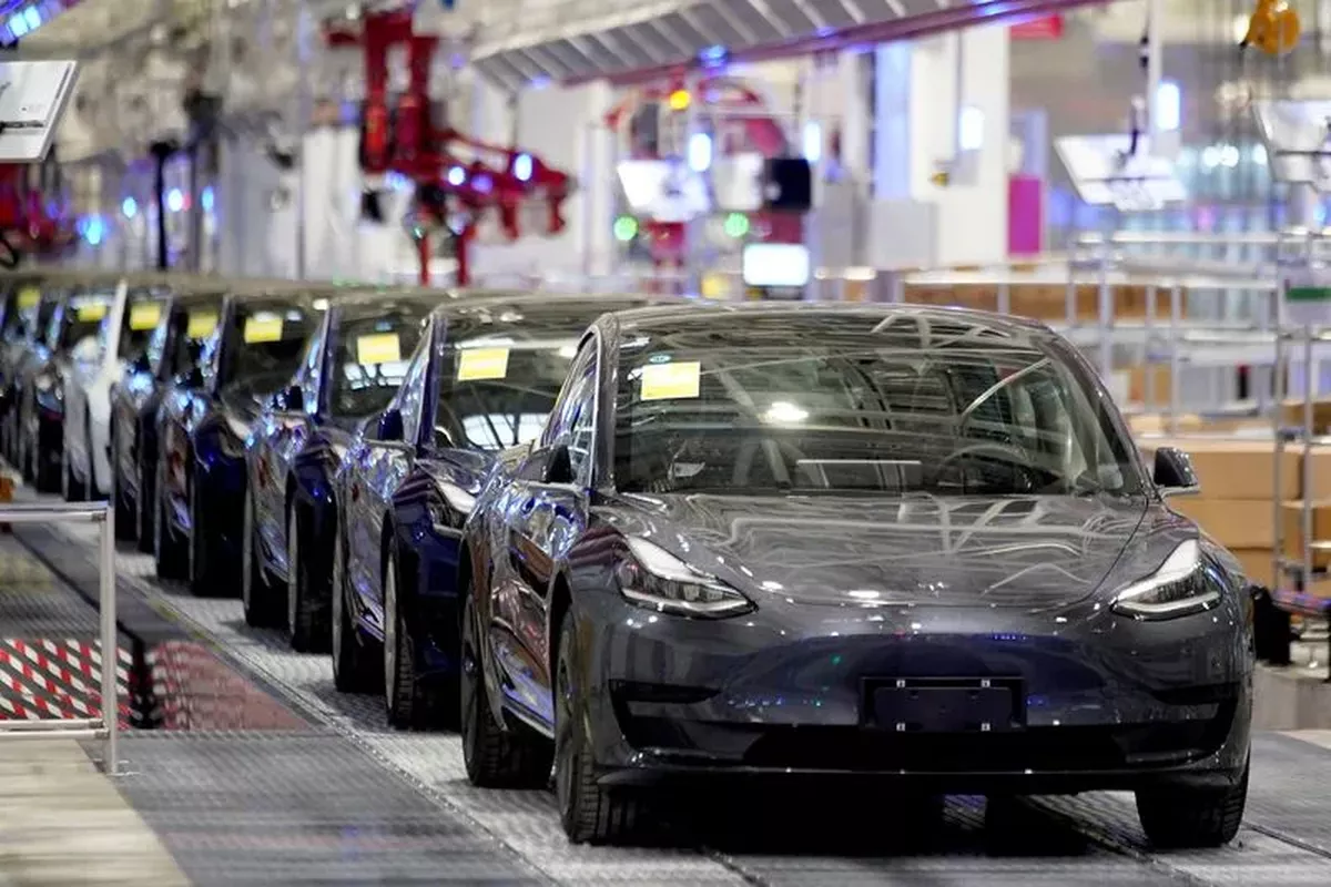 Tesla Çin'de 2,98 Milyon Aracı Geri Çağırıyor: Kapı Kolu Sorunu ve Yazılım Güncellemesi