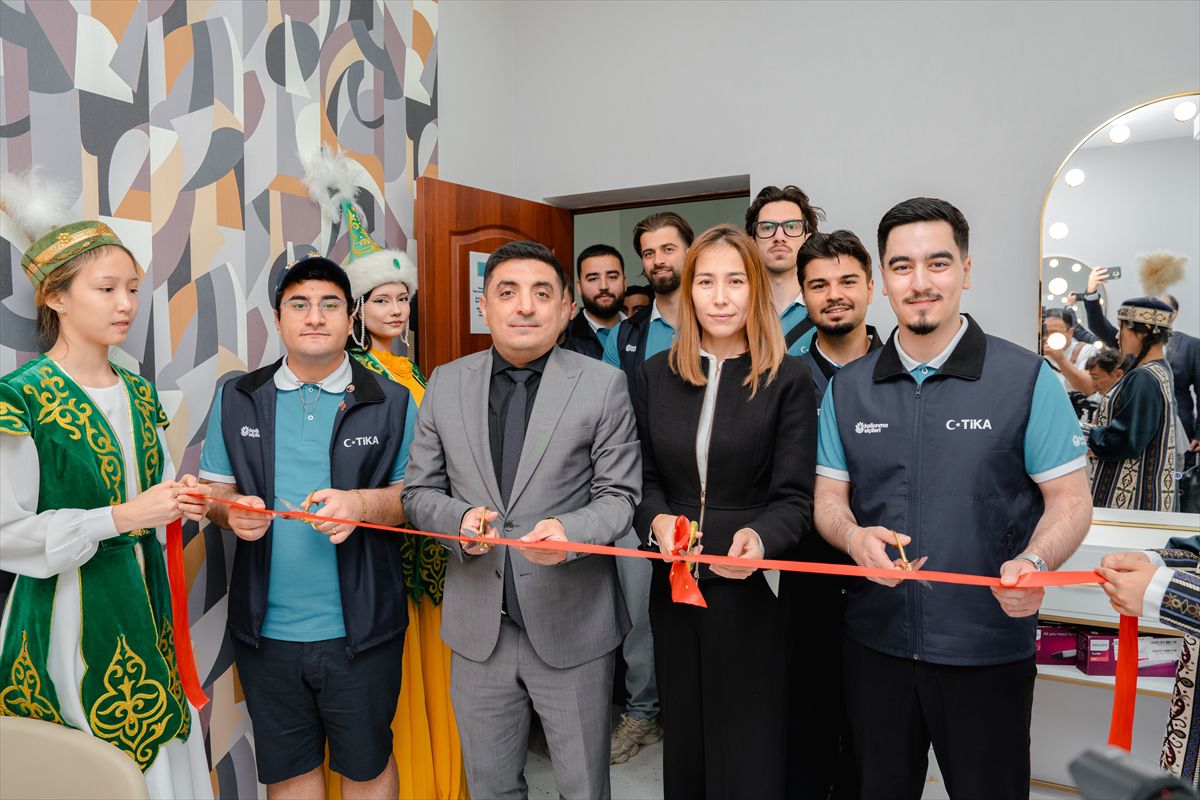TİKA'dan Kazakistan'da kız çocuklarına kuaförlük atölyesi