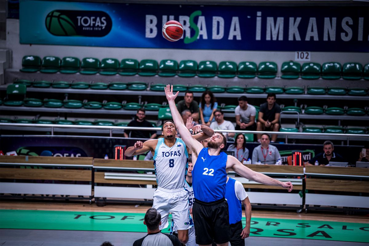 TOFAŞ, hazırlık maçında Glint Körfez Basket'i 81-77 yendi