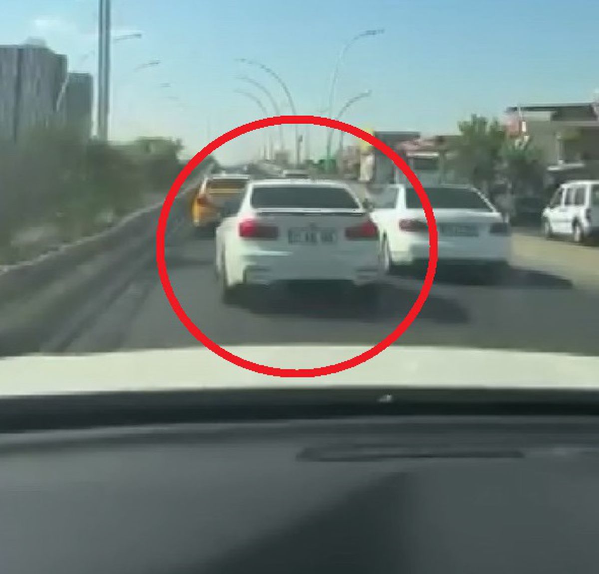 Diyarbakır'da Trafikte Makas Atan Sürücü Kamerada