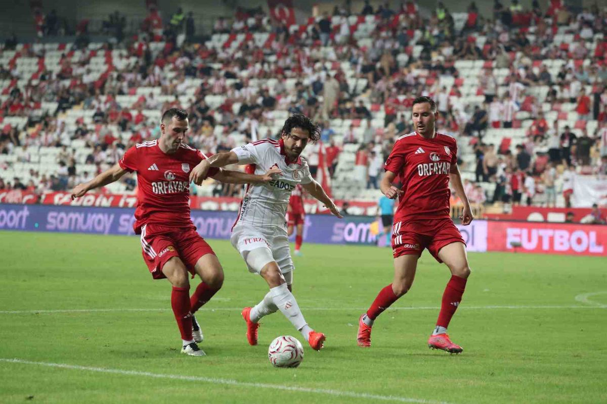 Antalyaspor evinde Pendikspor'a 3-2 mağlup oldu