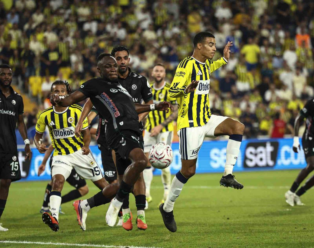 Fenerbahçe evinde Konyaspor'u 4-2 yendi