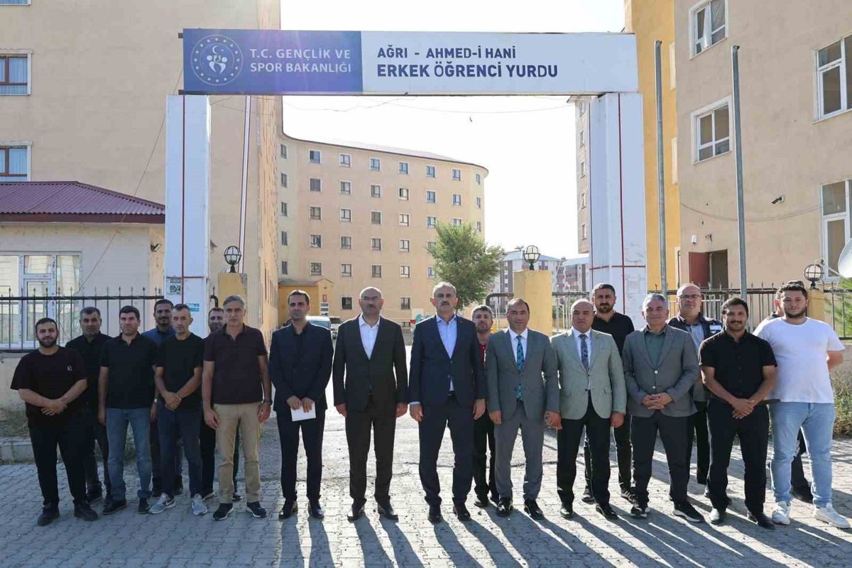 Ağrı Valisi Bozkurt, KYK yurtlarındaki bakım onarım çalışmalarını inceledi