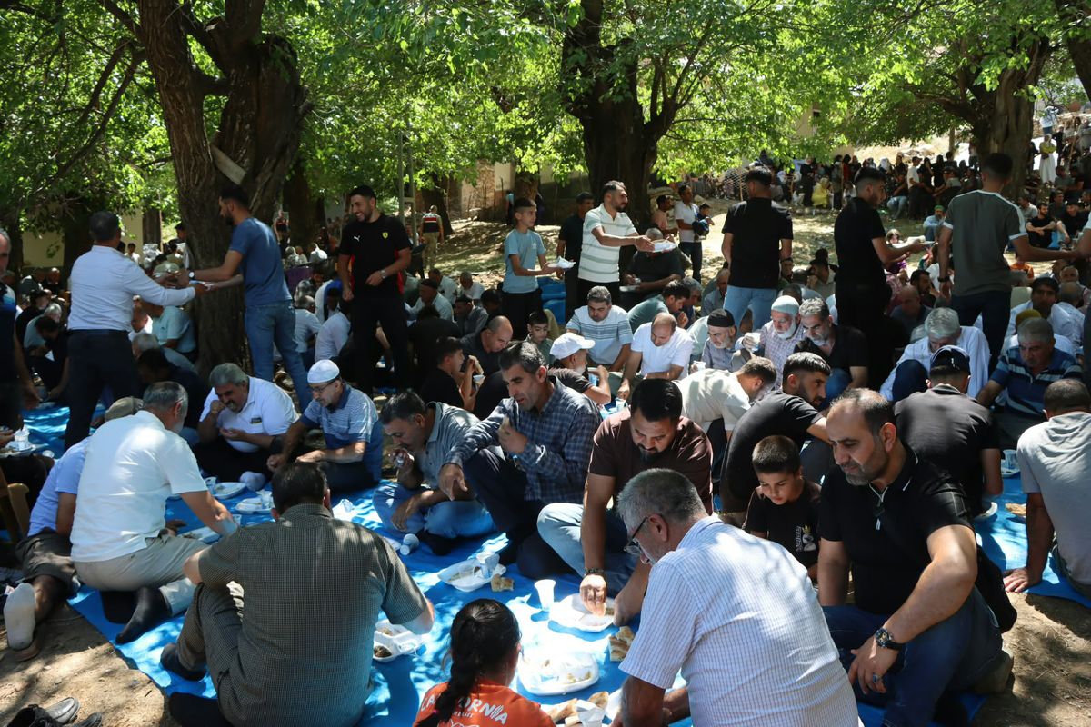 Bingöl'de 300 Yıllık Ömer Dede Geleneği: Kuraklık ve Çekirge İstilasına Karşı Gelenek Sürüyor