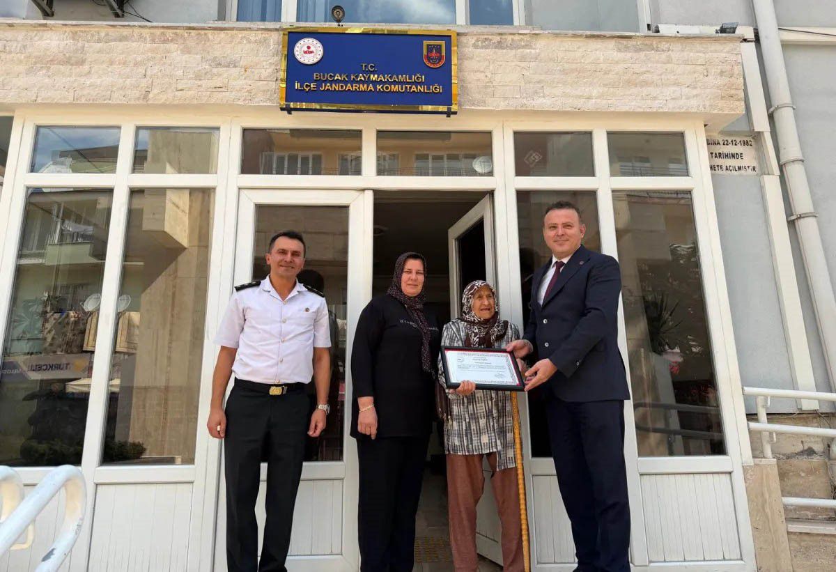 Simitçi çiftten jandarmaya anlamlı bağış