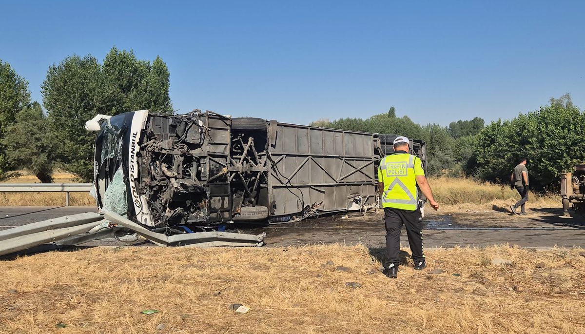Afyonkarahisar'da Otobüs Devrildi: 22 Yaralı