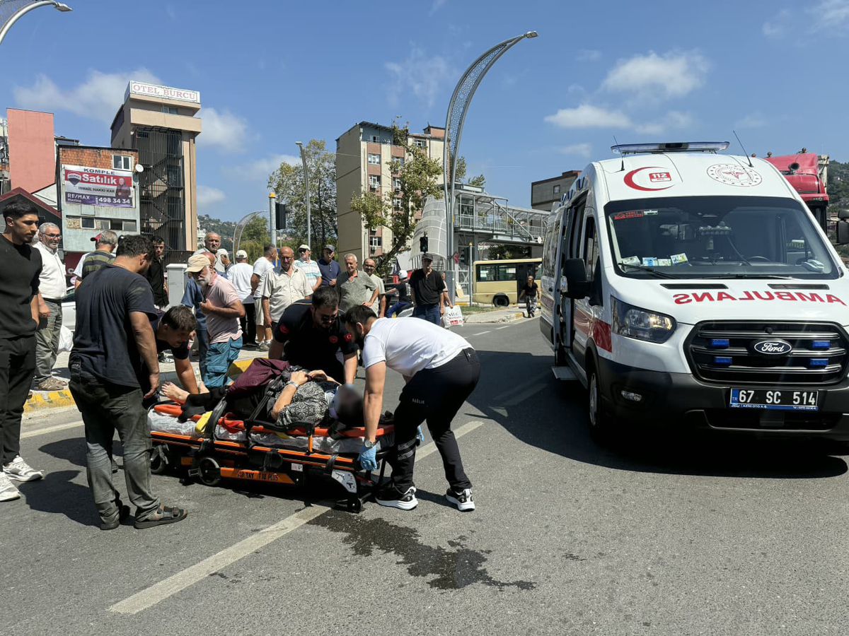 Zonguldak'ta Otomobil Yayaya Çarptı: 68 Yaşındaki Kadın Yaralandı