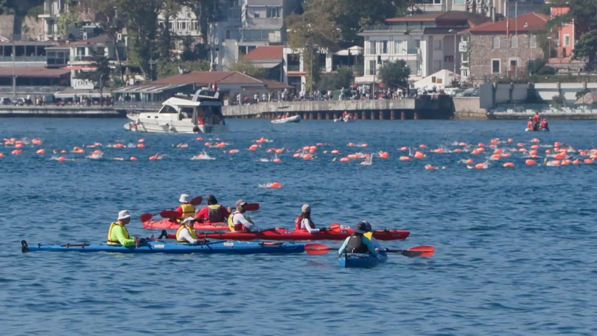 38. Boğaziçi Kıtalararası Yüzme Yarışı: 64 Ülkeden 2 Bin 500 Sporcu Kulaç Attı