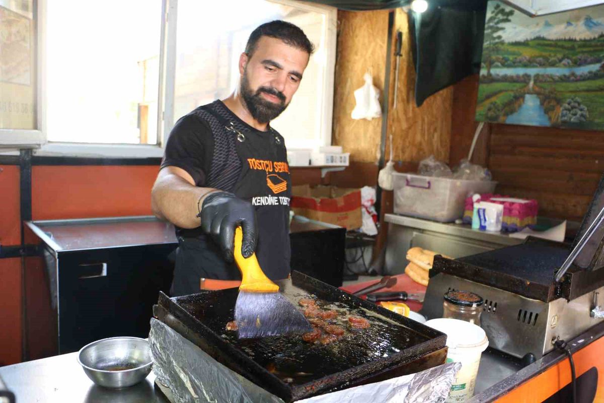 Tostçunun Kavurucu Mesaisi: 65 Derecede Lezzet Mücadelesi